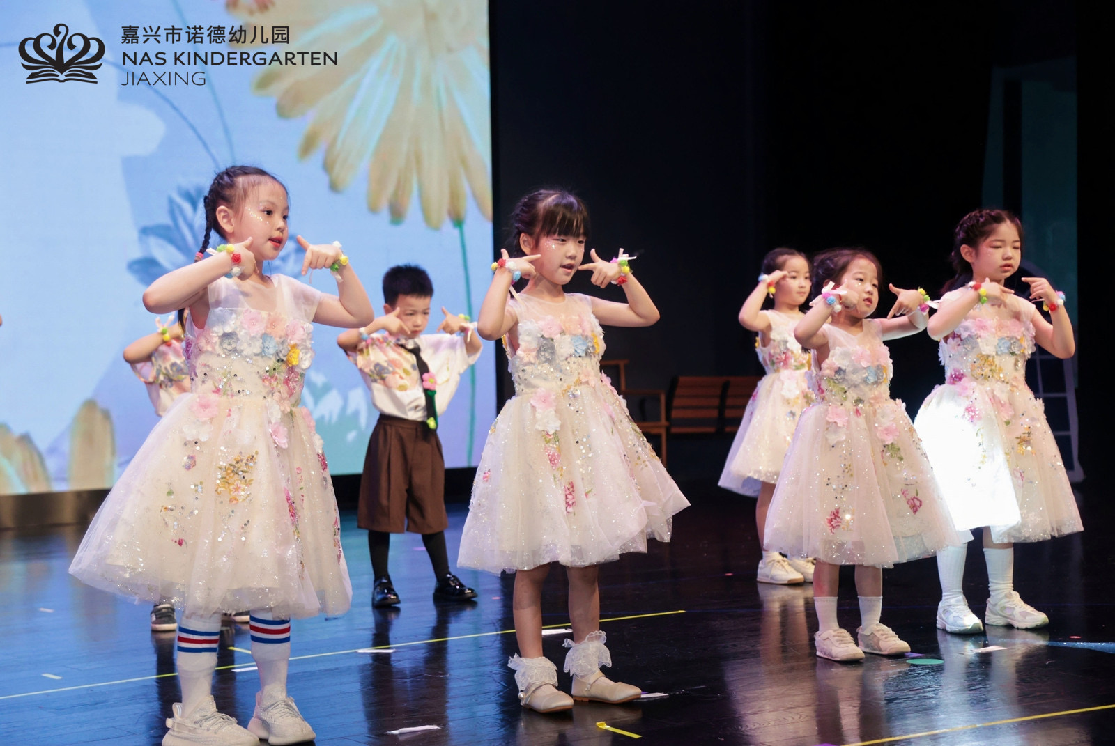 幼儿园毕业典礼：温情告别，梦想启航 - kg graduation