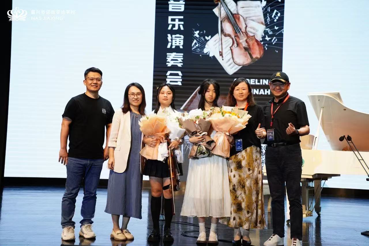 从琴房到舞台: Angelina & Hannah首次音乐绽放 - Angelina Hannah